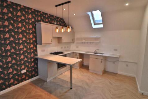 KITCHEN/LIVING ROOM