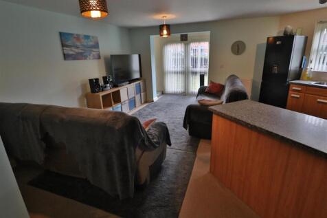OPEN PLAN LOUNGE/DININGKITCHEN AREA