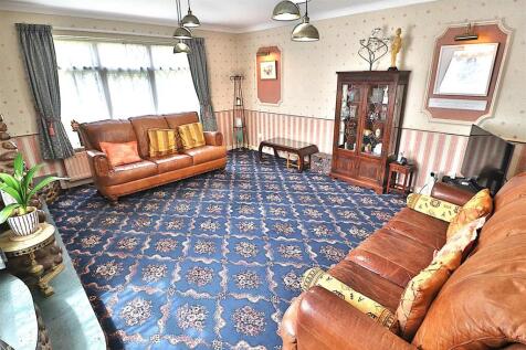 FAMILY LOUNGE