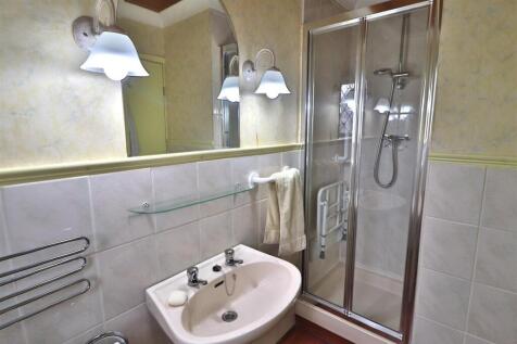 ENSUITE SHOWER ROOM