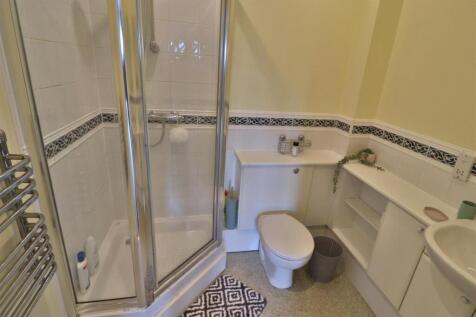 ENSUITE SHOWER ROOM