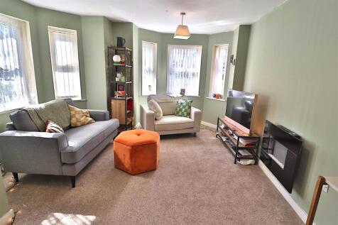 OPEN PLAN LOUNGE/DINING AND KITCHEN AREA