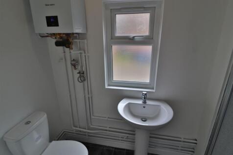 GROUND FLOOR SHOWER ROOM