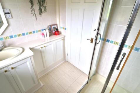 GUEST SHOWER ROOM/W.C