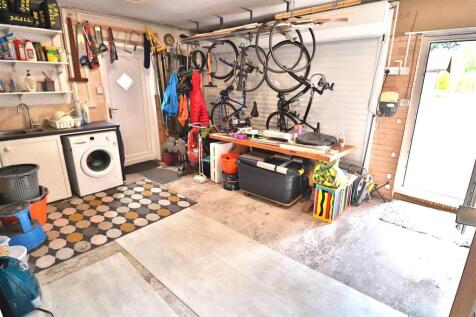 DOUBLE GARAGE