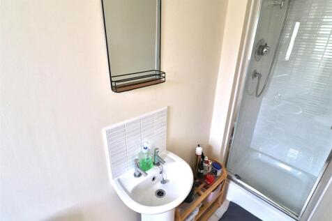 SHOWER ROOM/W.C
