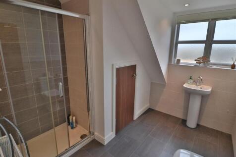 ENSUITE SHOWER ROOM