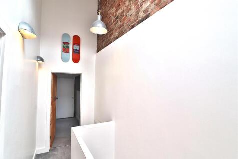 FIRST FLOOR LANDING