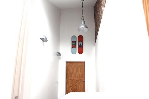 FIRST FLOOR LANDING