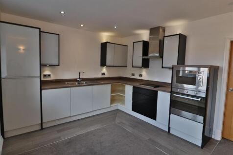 KITCHEN/LIVING ROOM