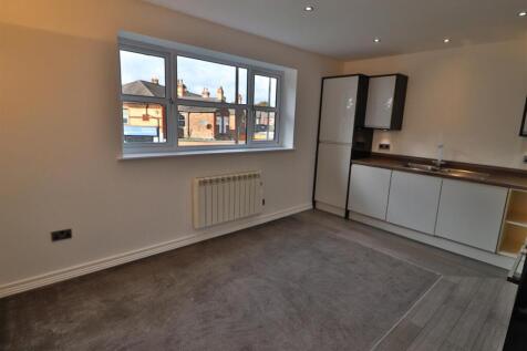 KITCHEN/LIVING ROOM