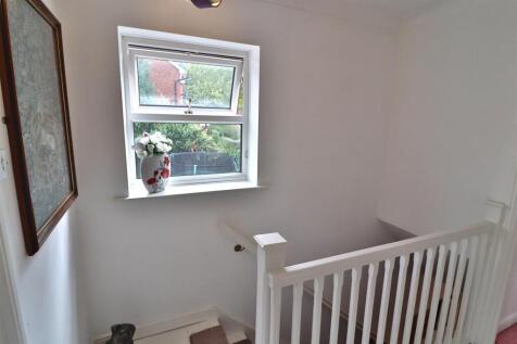 FIRST FLOOR LANDING