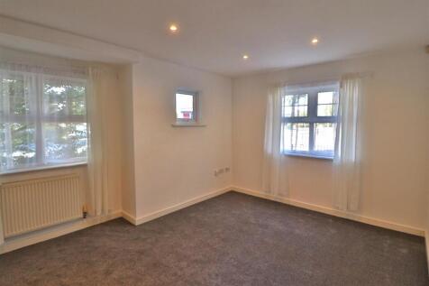 OPEN PLAN KITCHEN AND LIVING ROOM