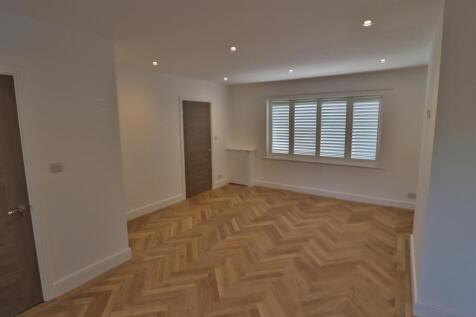LIVING/ DINING ROOM