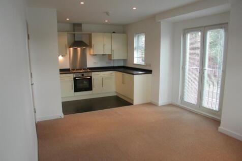 OPEN PLAN LOUNGE/KITCHEN AREA