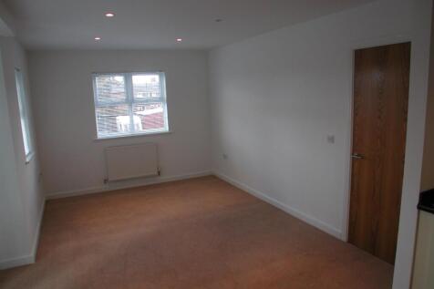 OPEN PLAN LOUNGE/KITCHEN AREA