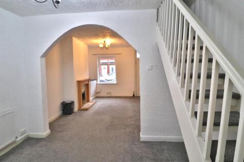 OPEN PLAN LIVING AND DINING ROOM