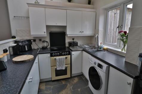 OPEN PLAN KITCHEN, LIVING AND DINING ROOM