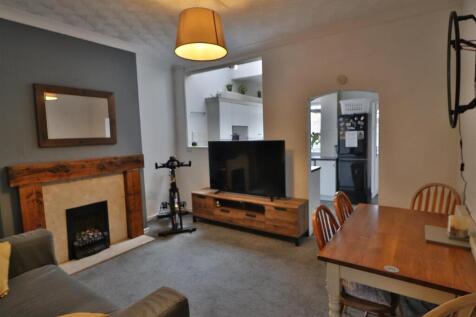 OPEN PLAN KITCHEN, LIVING AND DINING ROOM