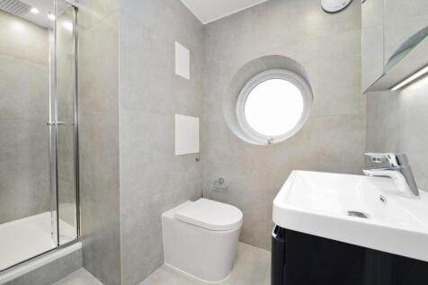 75BC En-suite.jpg