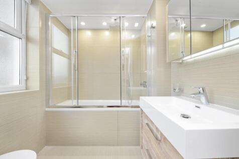 75BC Bathroom 2.jpg
