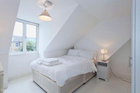 malvern road bedroom 1 shot 3.jpeg