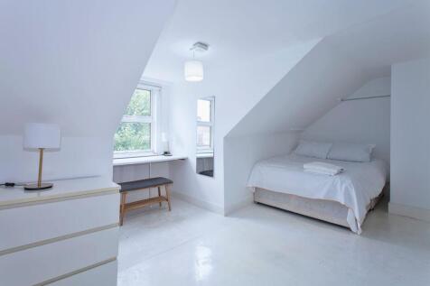 malvern road bedroom 1 shot 4.jpeg