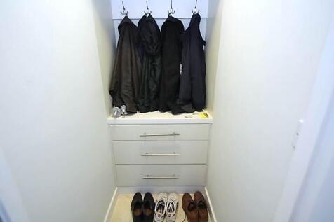 Walk-In Wardobe