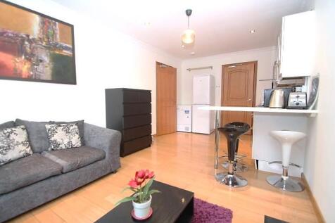 Spacious Open Plan Lounge