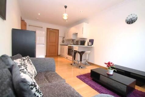 Spacious Open Plan Lounge