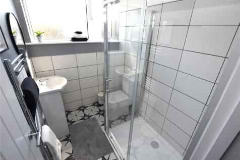 Shared Bathroom 3&amp;4