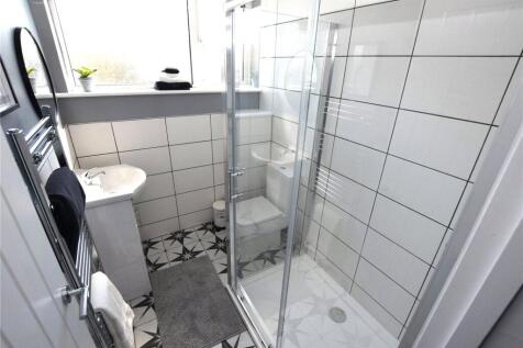 Shared Bathroom 3&amp;4