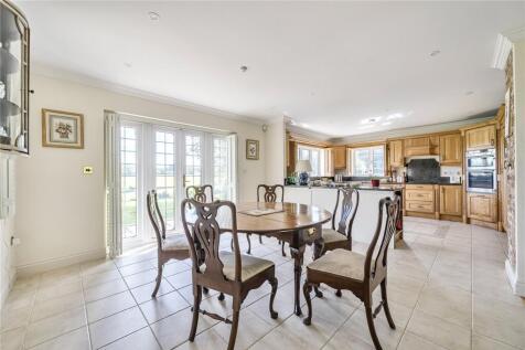 Kitchen/ Living Area