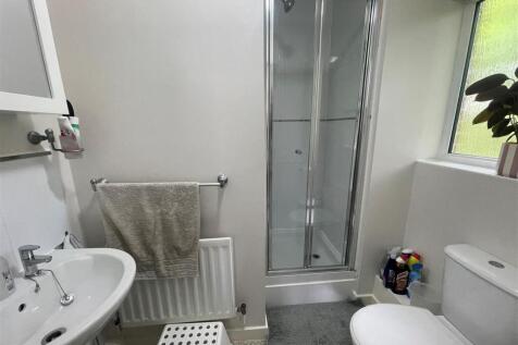 NEW ENSUITE.jpg