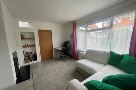 NEW SITTING ROOM 2.jpg