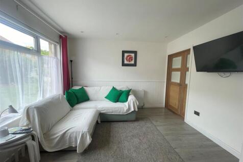 NEW SITTING ROOM.jpg