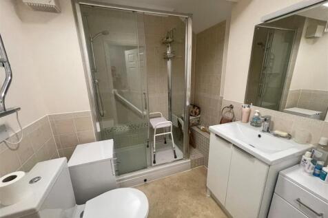 NEW BATHROOM.jpg