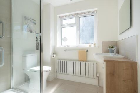 6 St Josephs Drive-17.jpg