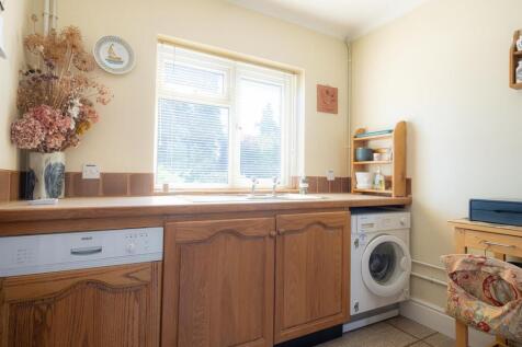 6 St Josephs Drive-10.jpg