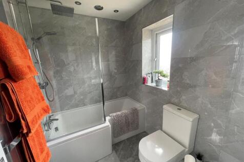 bathroom 2.jpg