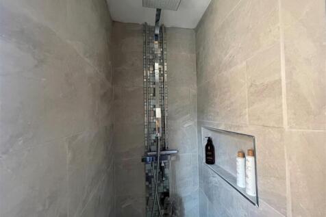 Ensuite 3.jpg