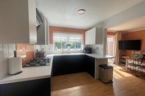 kitchen 1.jpg