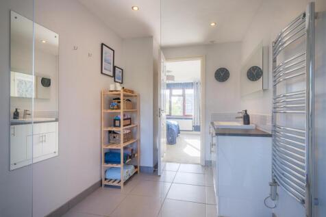 11 Erleigh Drive-23.jpg