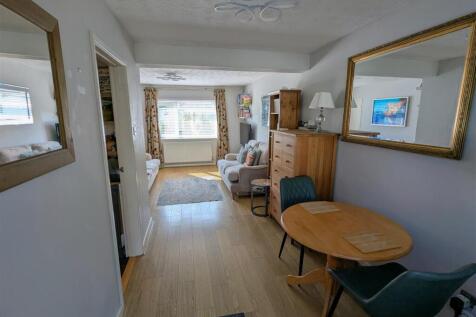 6 Dining Lounge (Back to Front).jpg