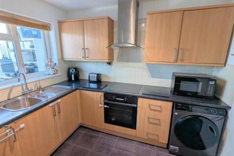 7 Kitchen.jpg