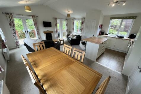 Dining Area.JPG