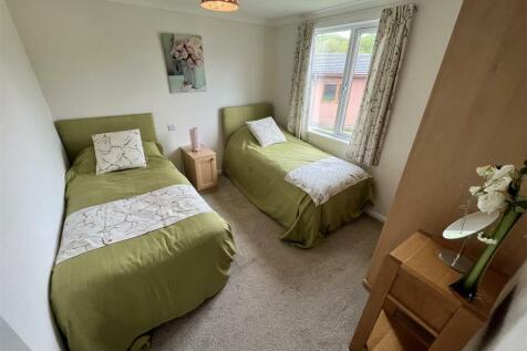Bed 2.JPG