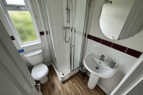 Ensuite.JPG