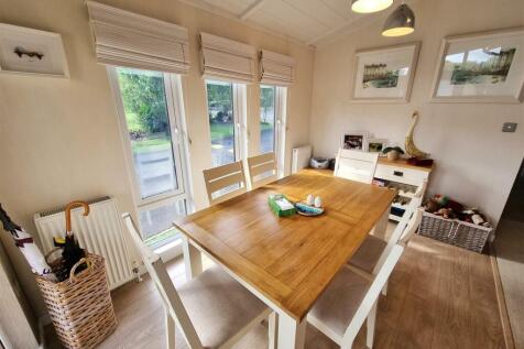 Dining Area.jpg