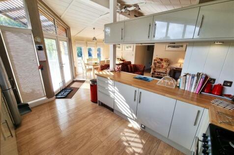Kitchen 2.jpg
